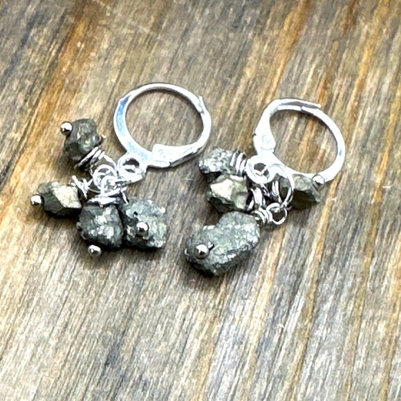 Raw pyrite confetti chandelier dangle drop earrings in silver - Picture 1 of 4